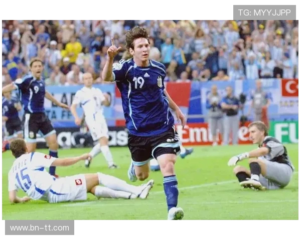 阿根廷世界杯亚军梅西的荣耀与遗憾交织传奇之路回顾奋斗岁月心路